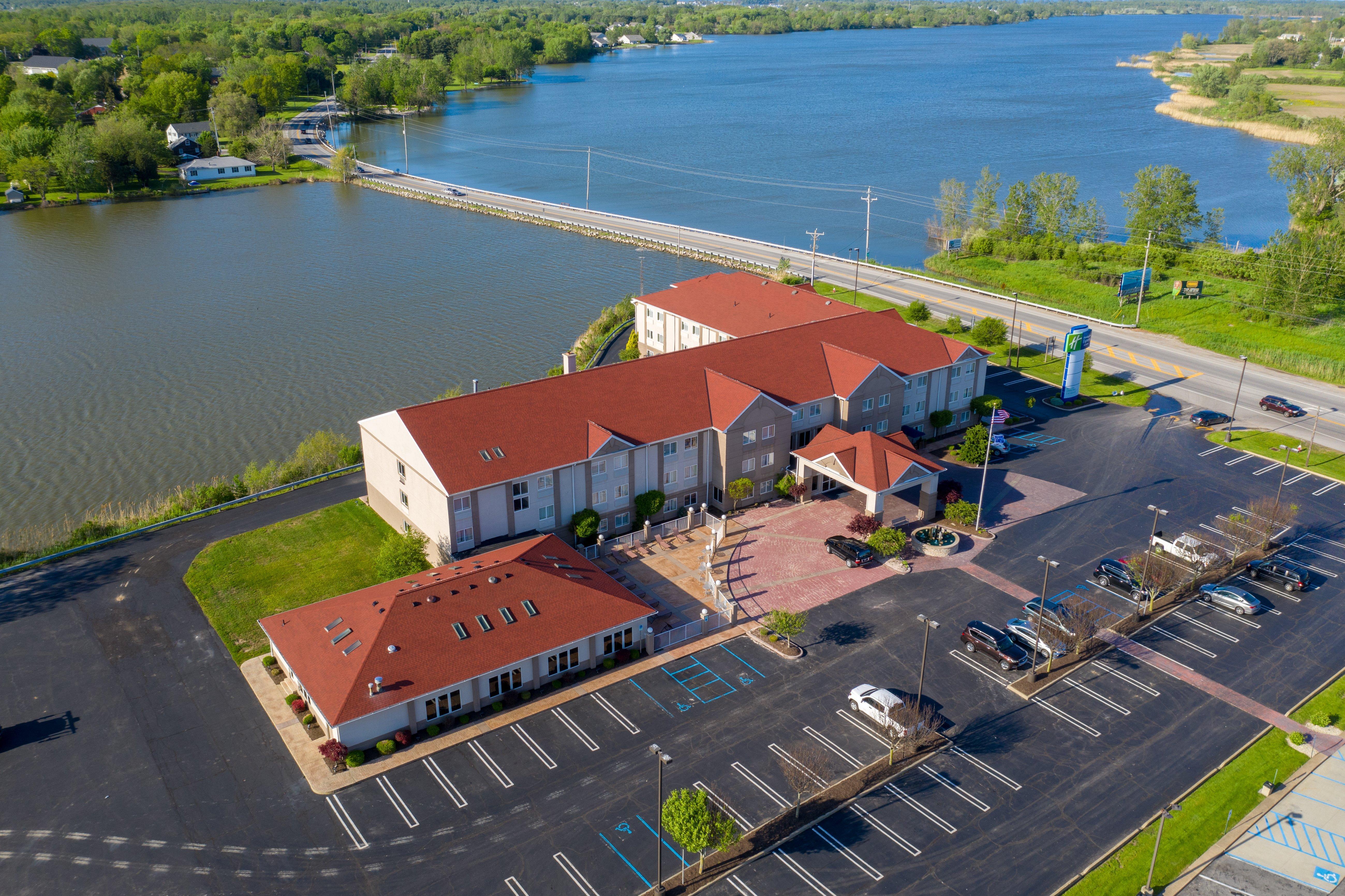 Holiday Inn Express Hotel & Suites Port Clinton-Catawba Island, An Ihg Hotel Exterior photo